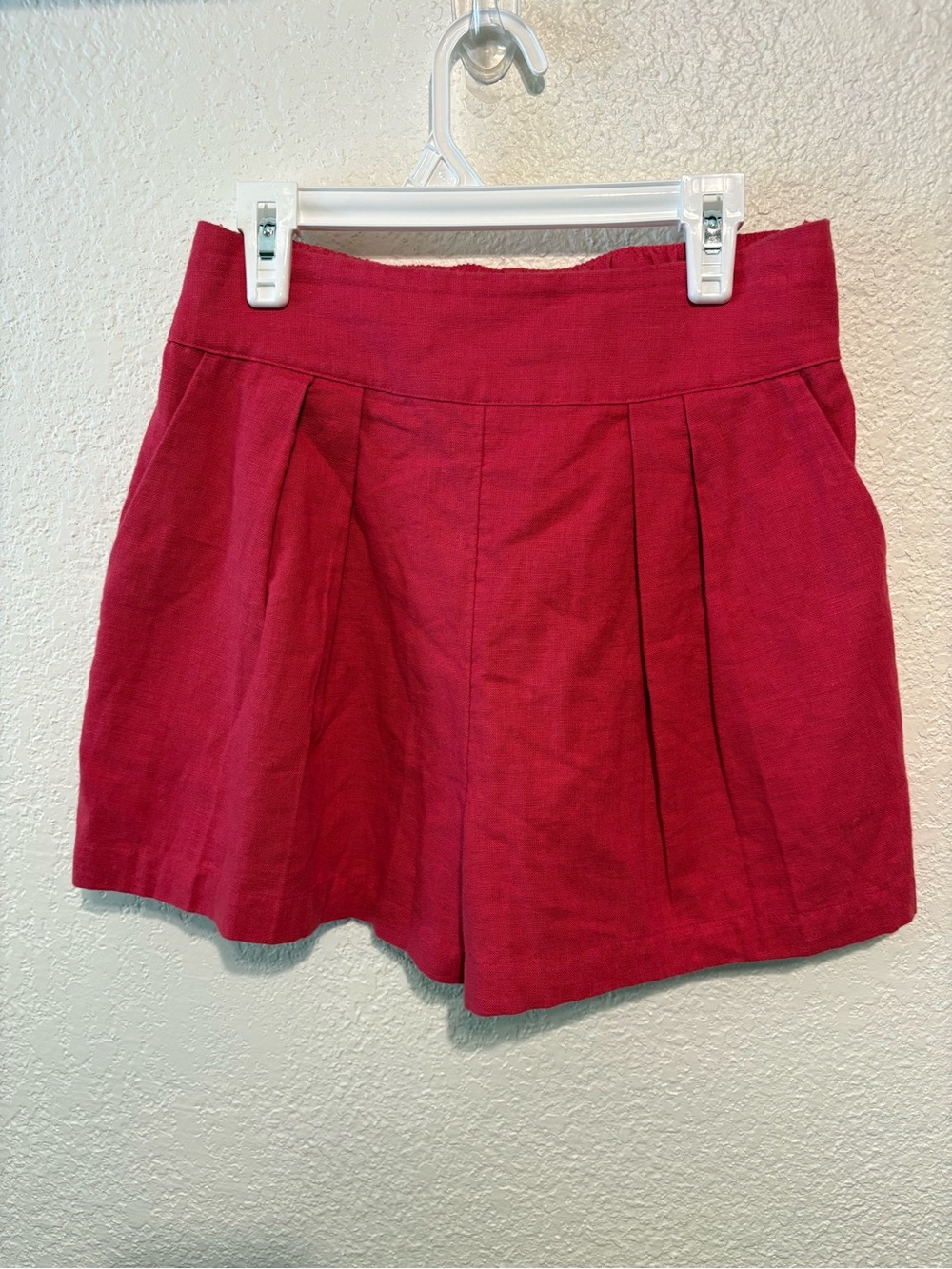 Abercrombie & Fitch Pleated High-Waist Shorts - Raspberry Red Size XS NWT - Picture 2 of 5